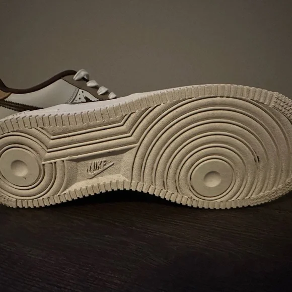 NIKE AIR FORCE 1 CACAO WOW SAIL KHAKI SNEAKERS; SIZE Youth 7 (women 8.5) - Picture 13 of 16